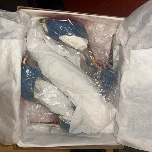 Red Bottoms-Christian Louboutin - Picture 6 of 13